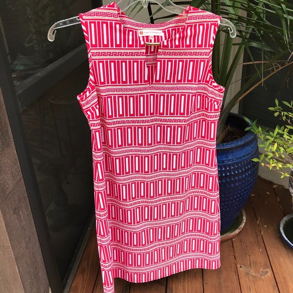 Jude Connally Dresses & Skirts - JUDE CONNALLY | Stylish Shift Dress with Keyhole Neckline